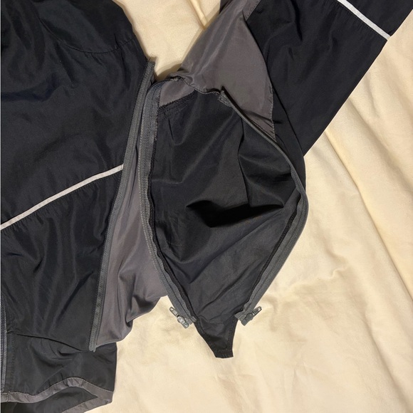 SUGOi Cycling Running Jacket Zip Off Arms - Picture 16 of 16